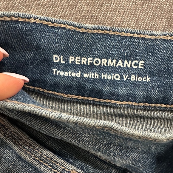 DL1961 Womens Bridget Airway Boot Cut High Rise Instasculpt Crop Jeans Size 26 - Picture 7 of 8